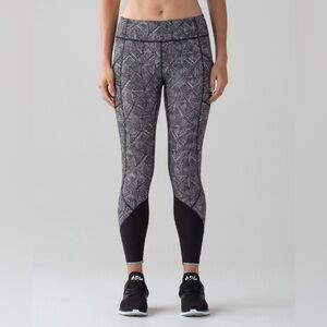 Lululemon Tight Stuff Tight II Formation Alpine White & Black Leggings Size 8